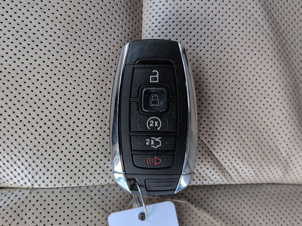 Thumbnail: 2019 Lincoln Continental - 17