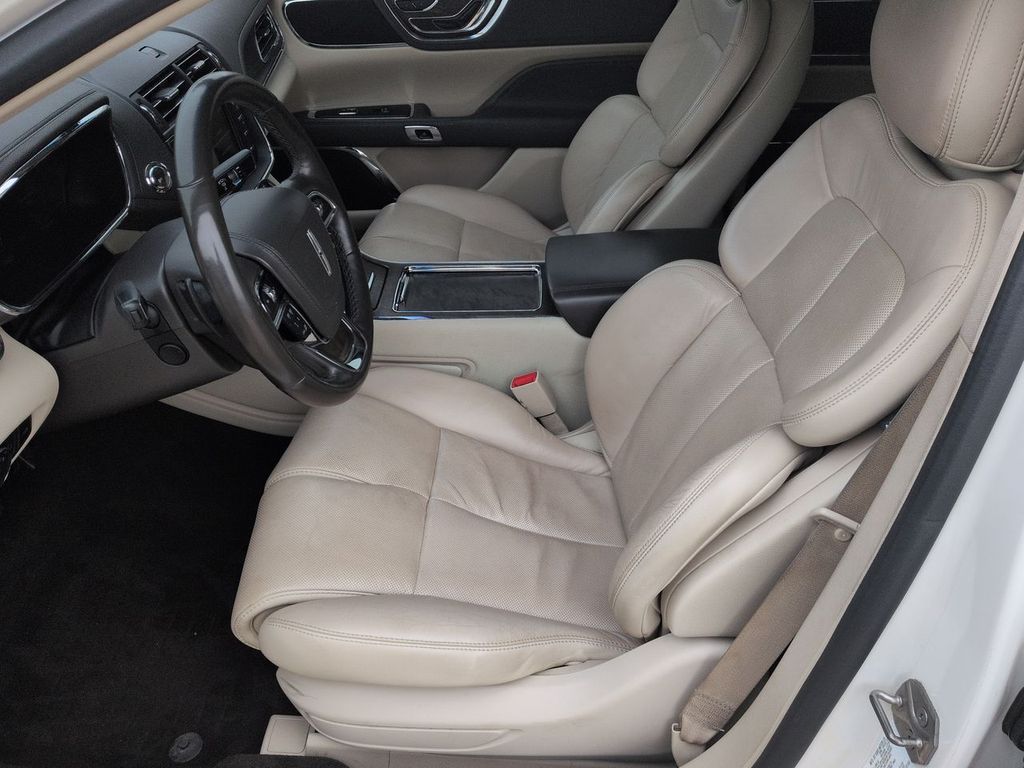 Thumbnail: 2019 Lincoln Continental - 10