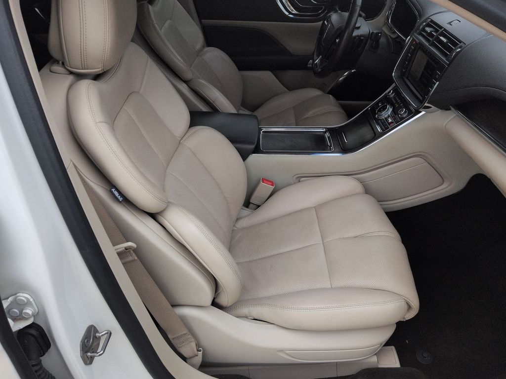 Thumbnail: 2019 Lincoln Continental - 11