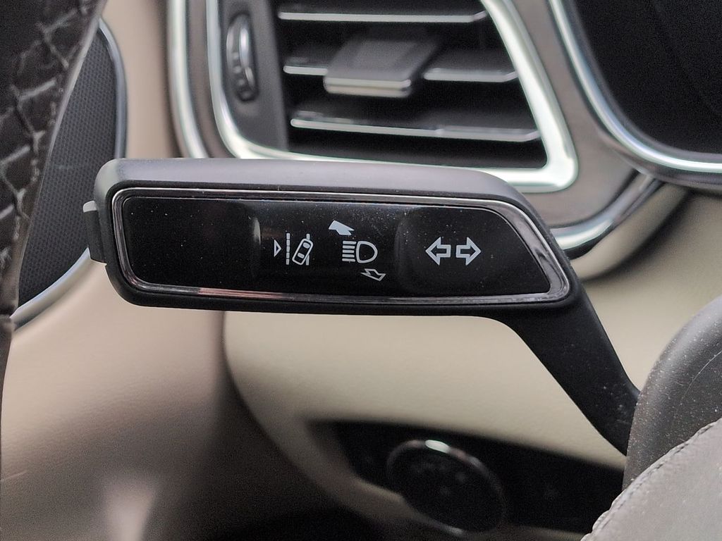 Thumbnail: 2019 Lincoln Continental - 31