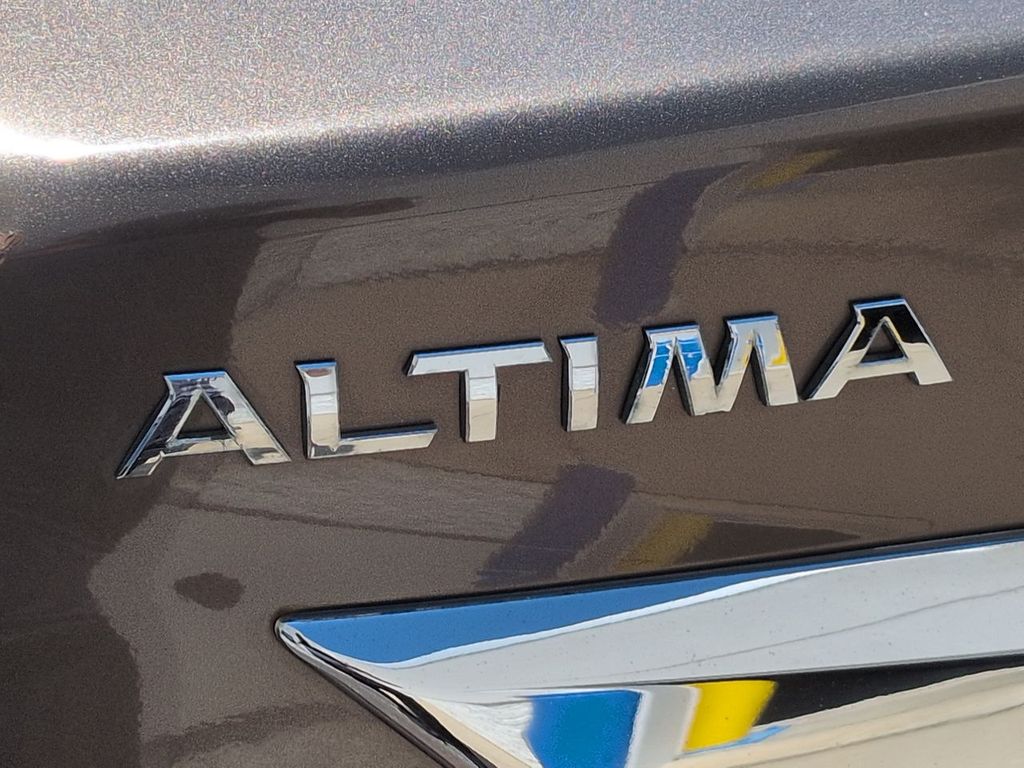 Thumbnail: 2013 Nissan Altima - 24