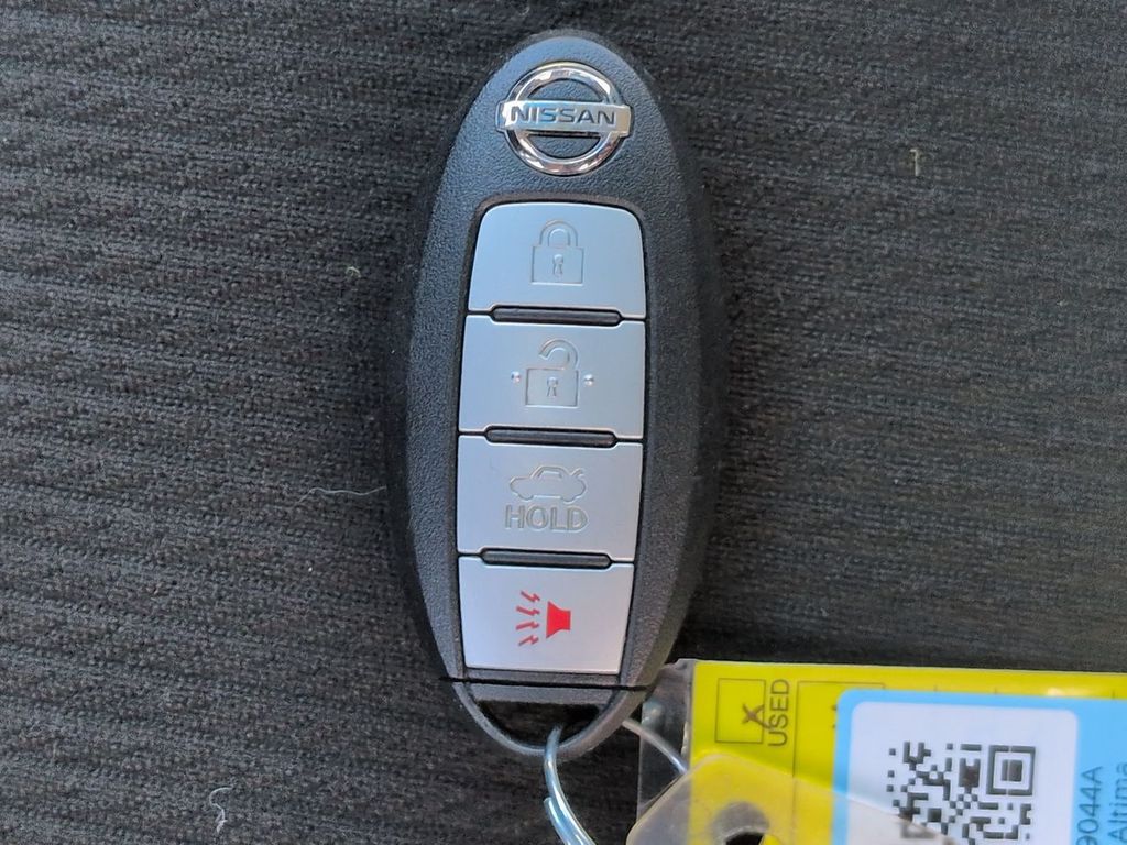 Thumbnail: 2013 Nissan Altima - 15