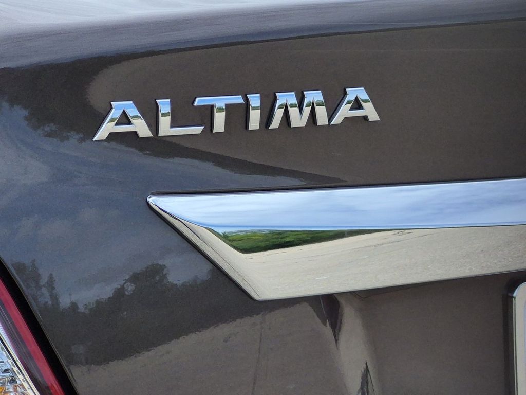 Thumbnail: 2013 Nissan Altima - 24