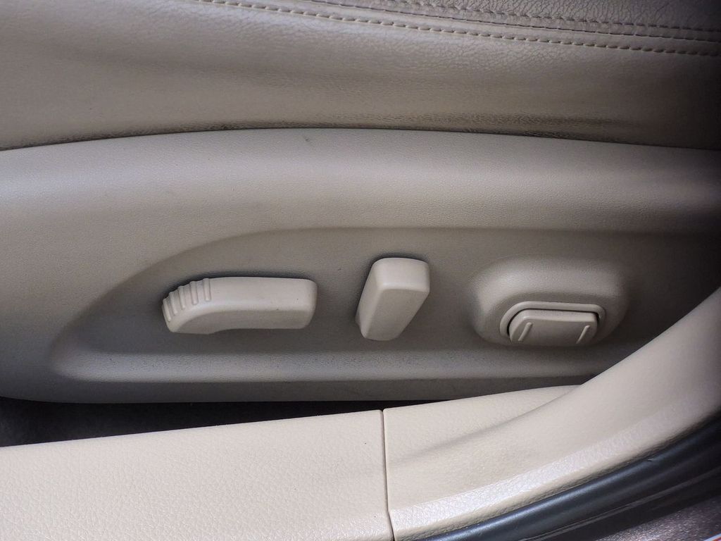 Thumbnail: 2013 Nissan Altima - 25