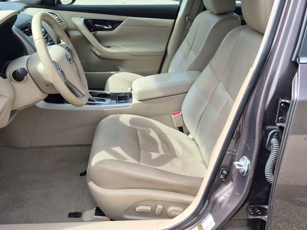 Thumbnail: 2013 Nissan Altima - 10