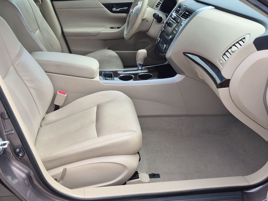 Thumbnail: 2013 Nissan Altima - 11