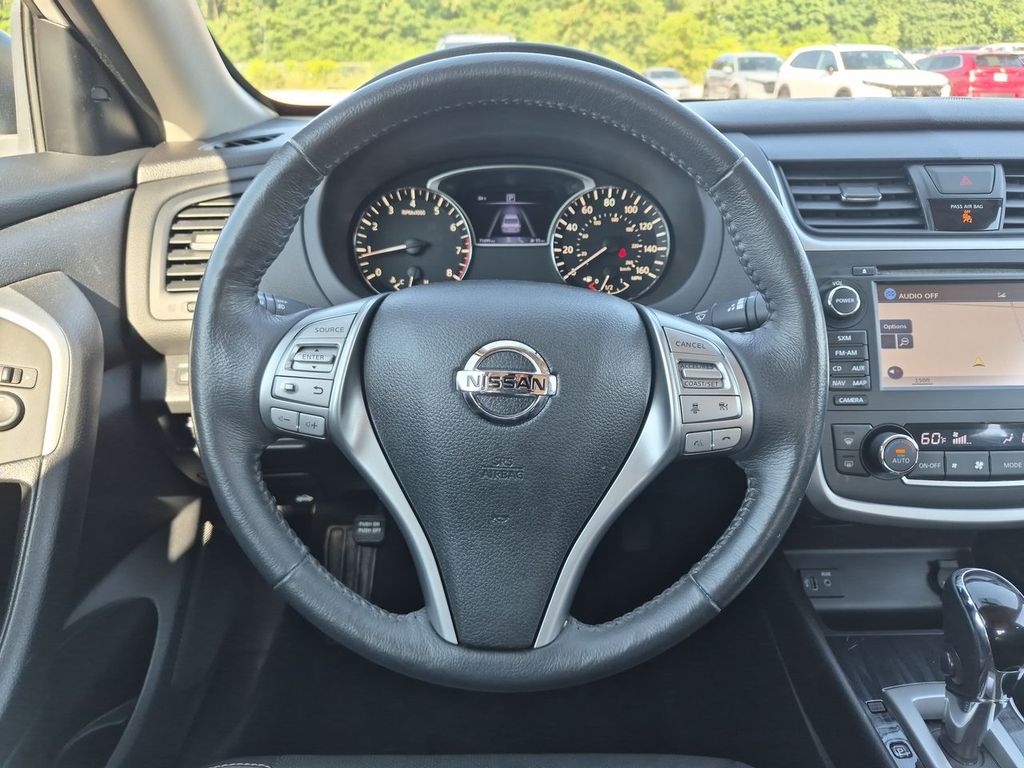 Thumbnail: 2017 Nissan Altima - 13