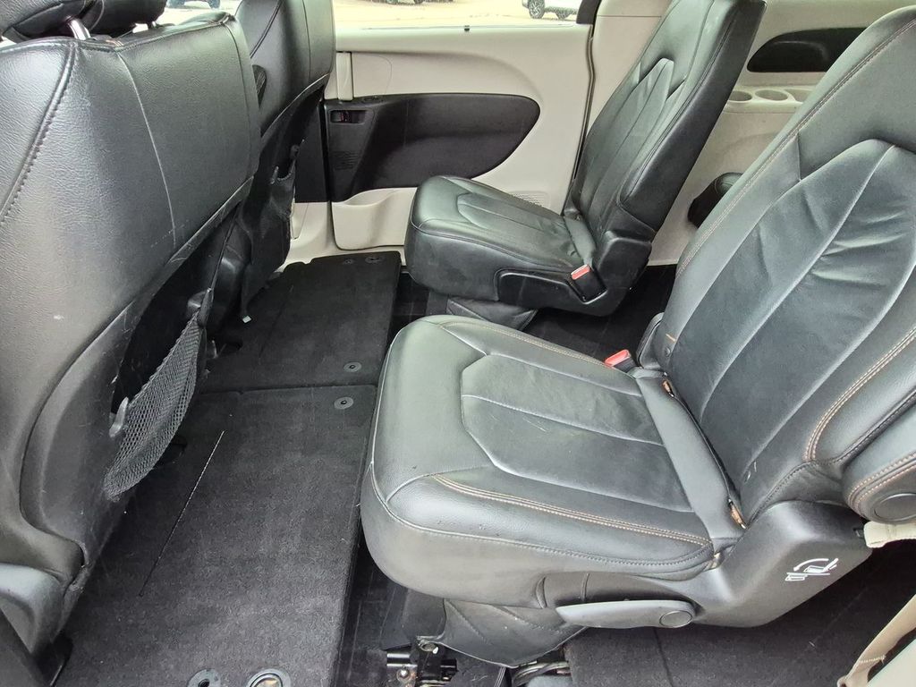 Thumbnail: 2017 Chrysler Pacifica - 24