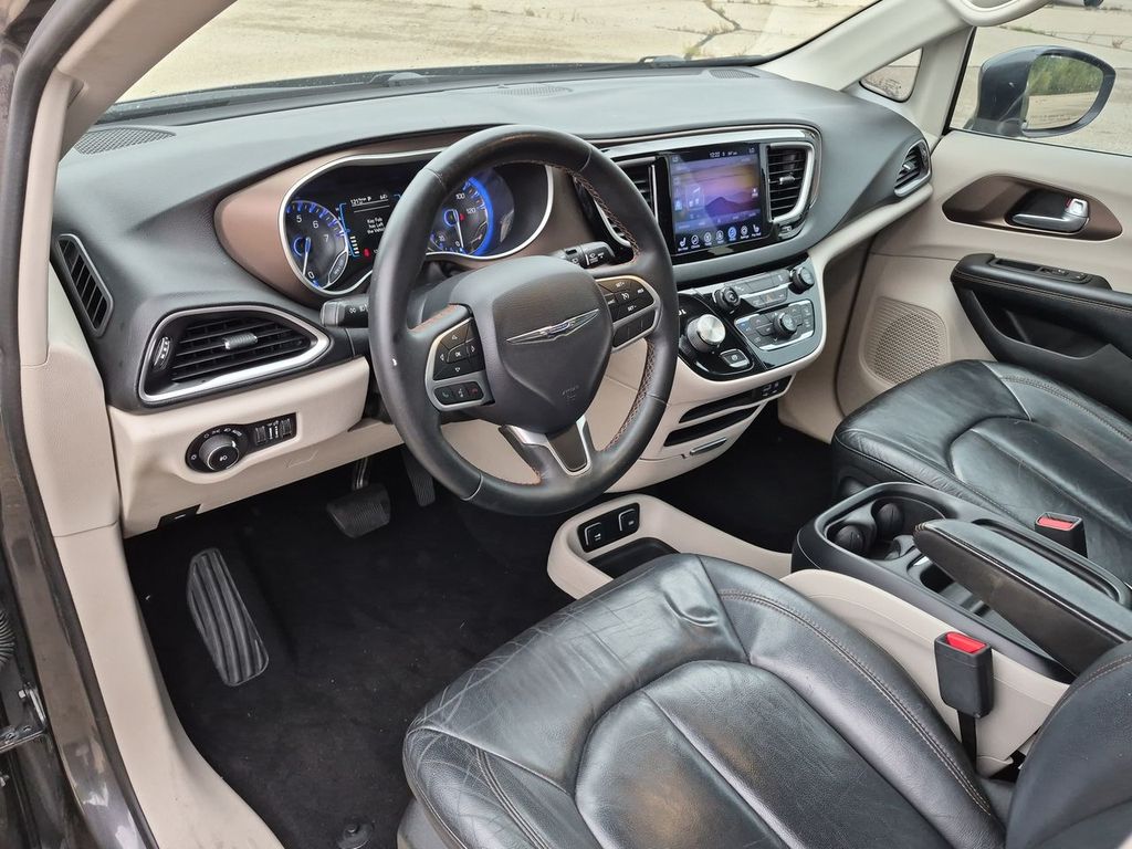 Thumbnail: 2017 Chrysler Pacifica - 2