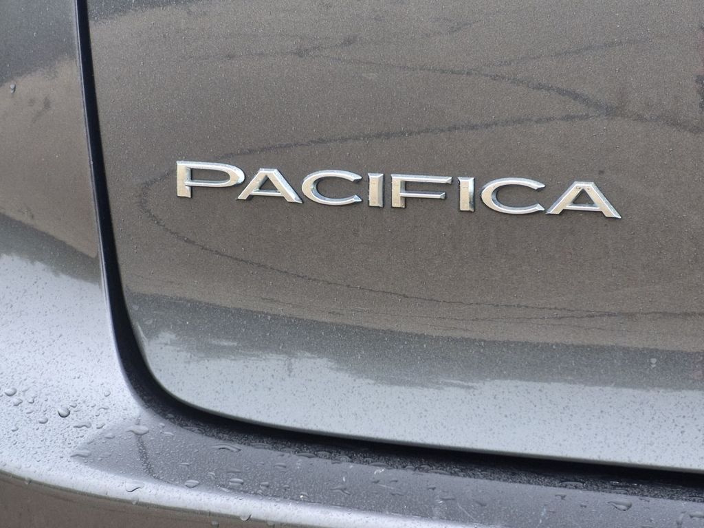 Thumbnail: 2017 Chrysler Pacifica - 7