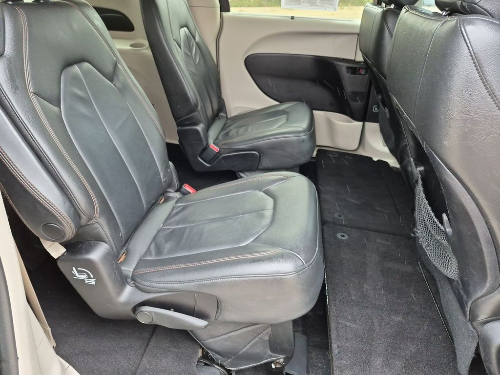 Thumbnail: 2017 Chrysler Pacifica - 25
