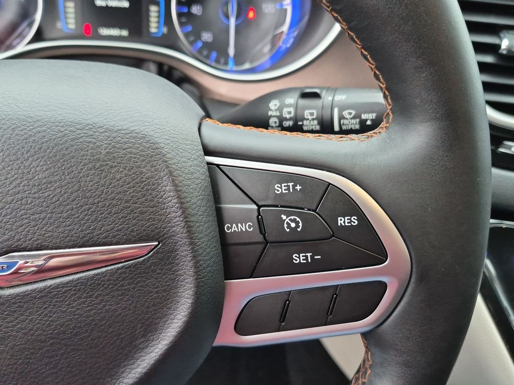 Thumbnail: 2017 Chrysler Pacifica - 28