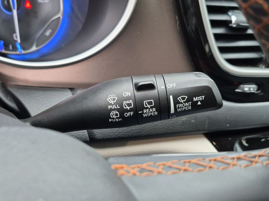 Thumbnail: 2017 Chrysler Pacifica - 30