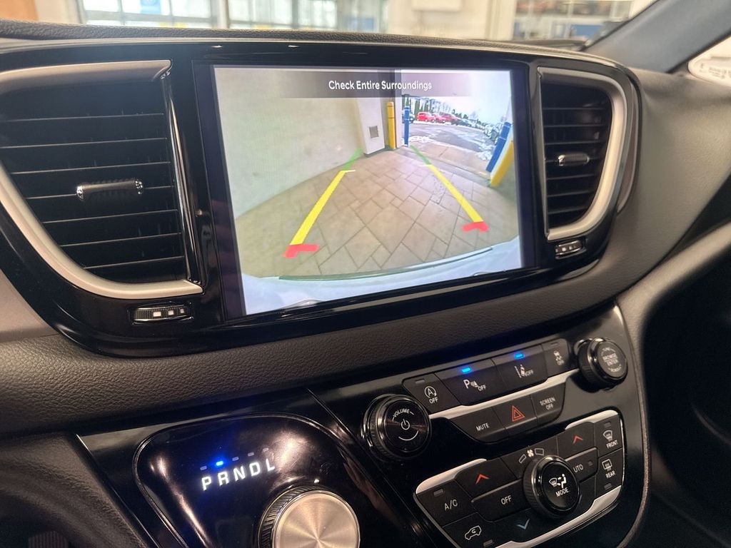 Thumbnail: 2025 Chrysler Pacifica - 16