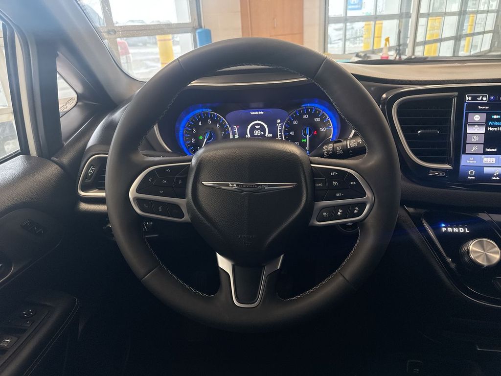 Thumbnail: 2025 Chrysler Pacifica - 14