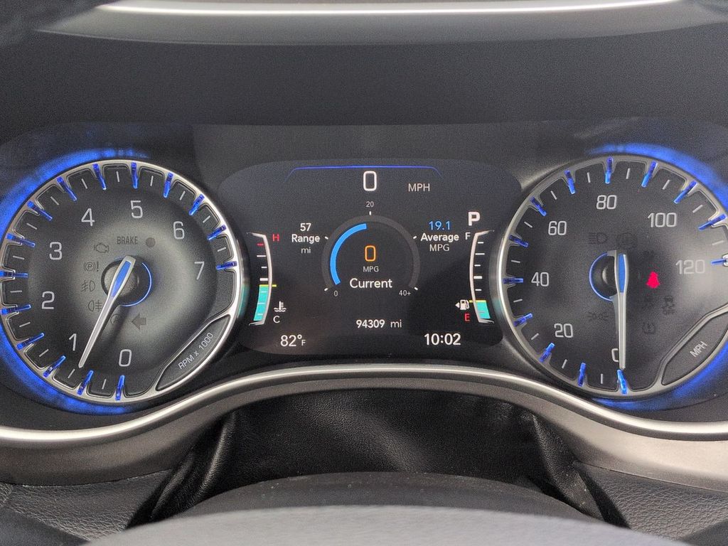 Thumbnail: 2021 Chrysler Pacifica - 37