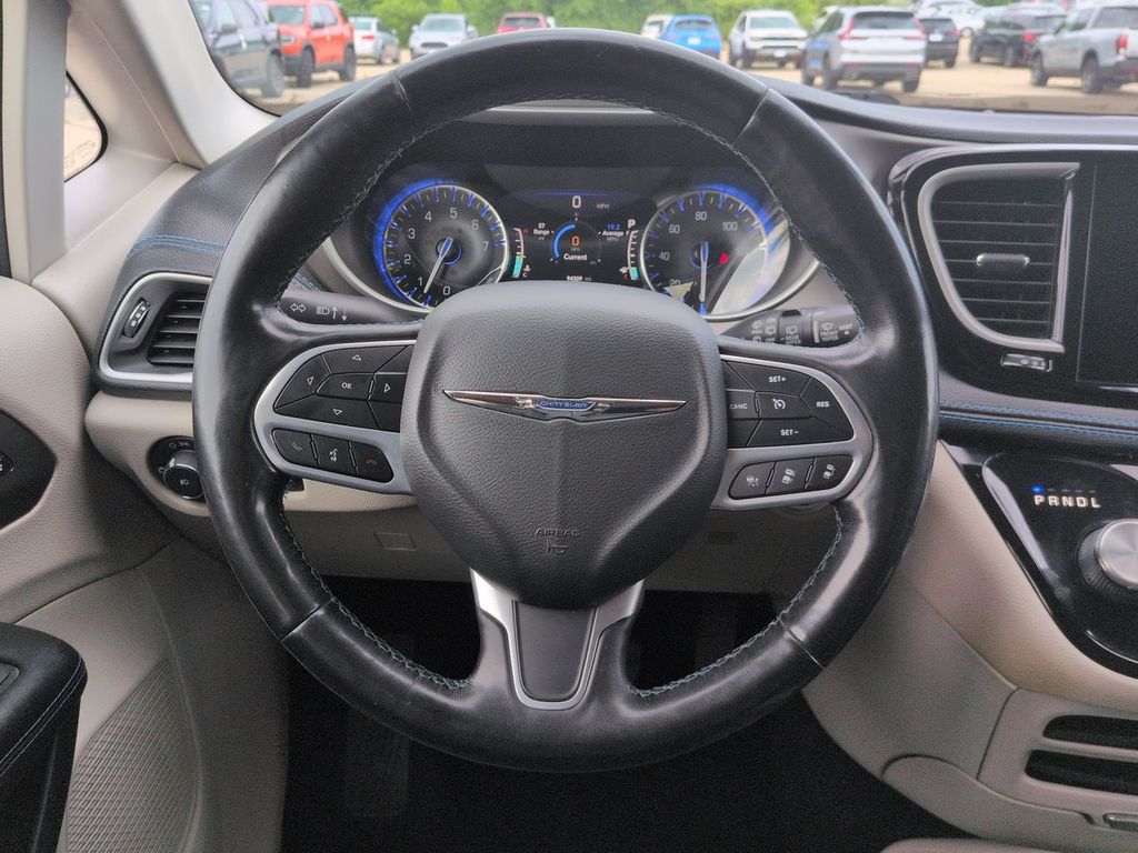 Thumbnail: 2021 Chrysler Pacifica - 12