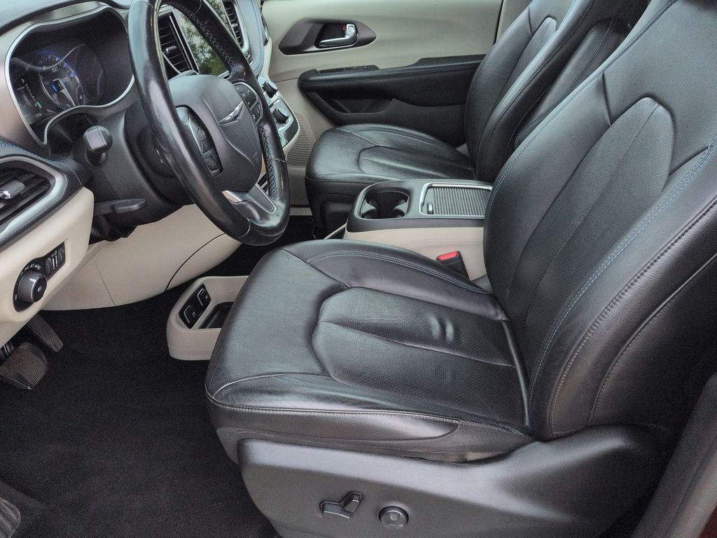 Thumbnail: 2021 Chrysler Pacifica - 9