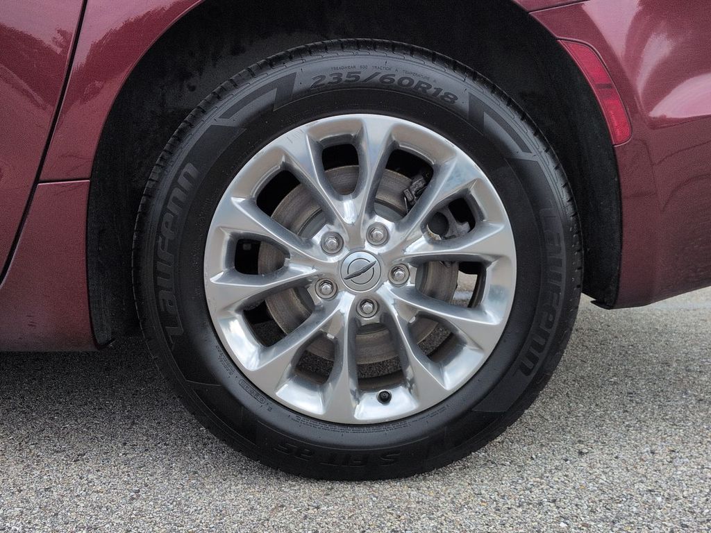 Thumbnail: 2021 Chrysler Pacifica - 7