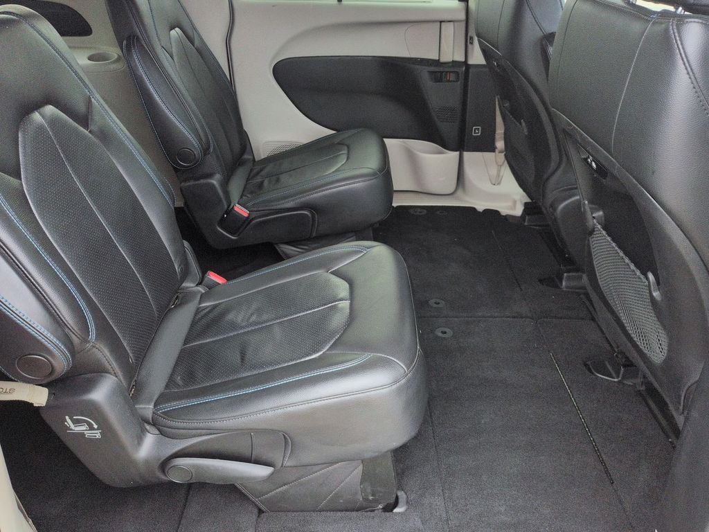 Thumbnail: 2021 Chrysler Pacifica - 10