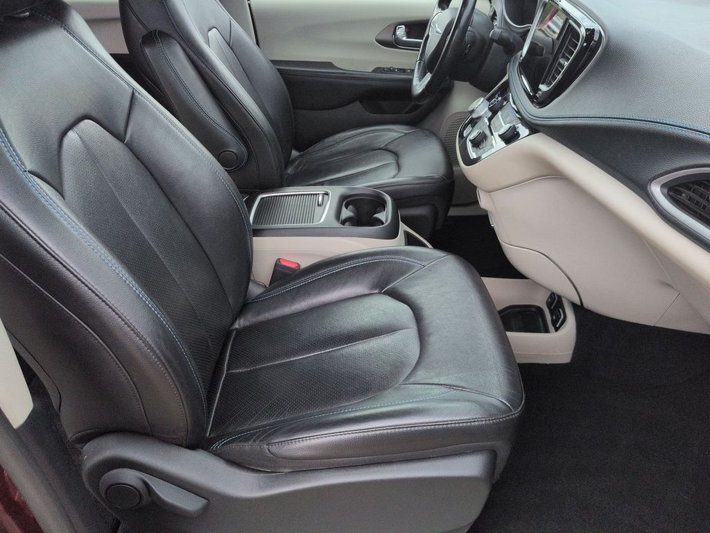Thumbnail: 2021 Chrysler Pacifica - 28