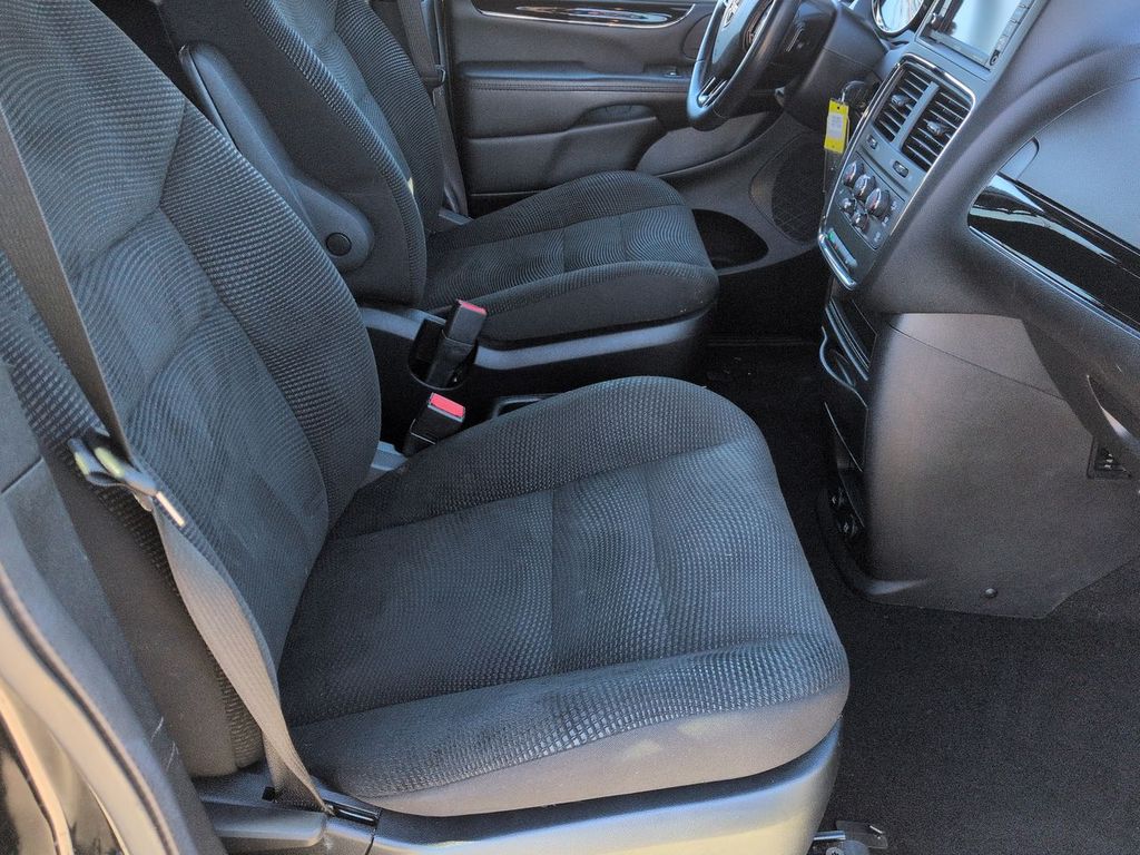 Thumbnail: 2020 Dodge Grand Caravan - 11