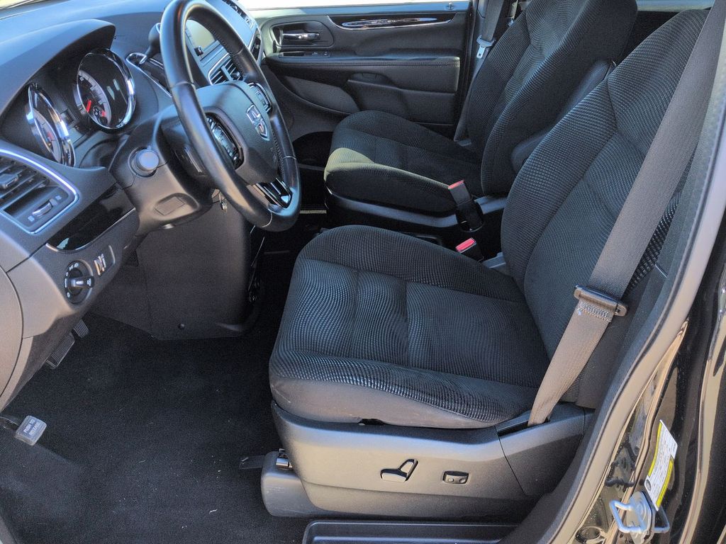 Thumbnail: 2020 Dodge Grand Caravan - 10