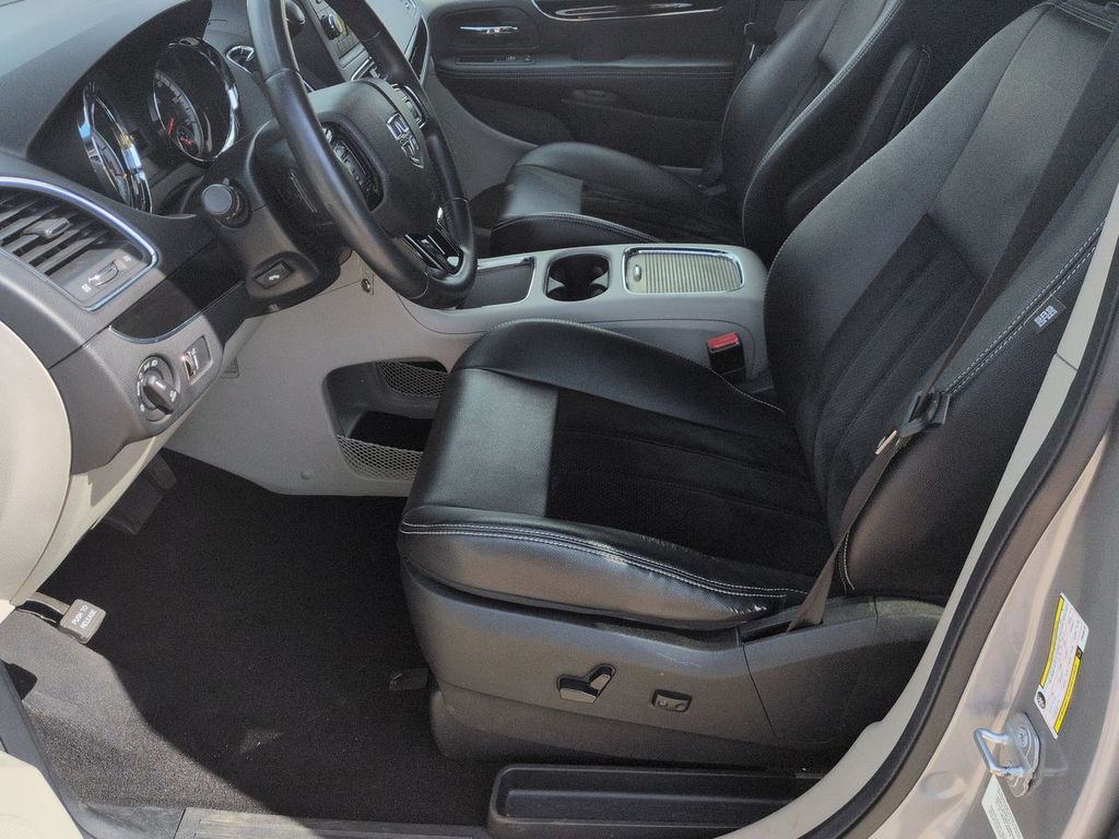 Thumbnail: 2014 Dodge Grand Caravan - 9