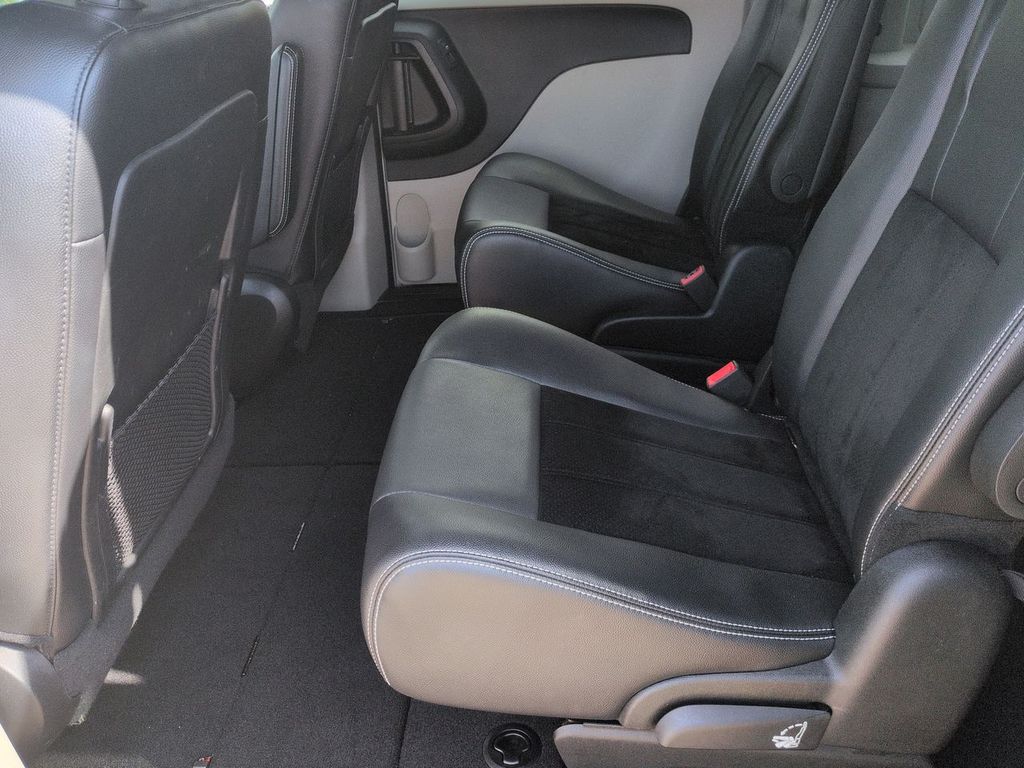 Thumbnail: 2014 Dodge Grand Caravan - 10