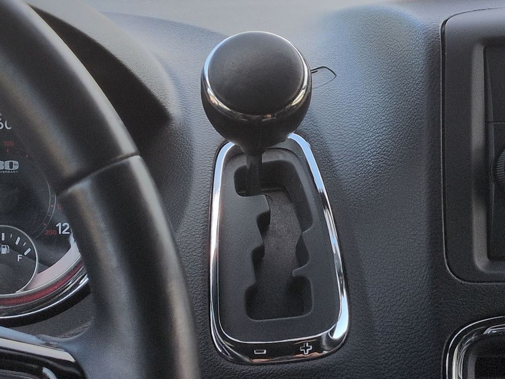 Thumbnail: 2014 Dodge Grand Caravan - 14
