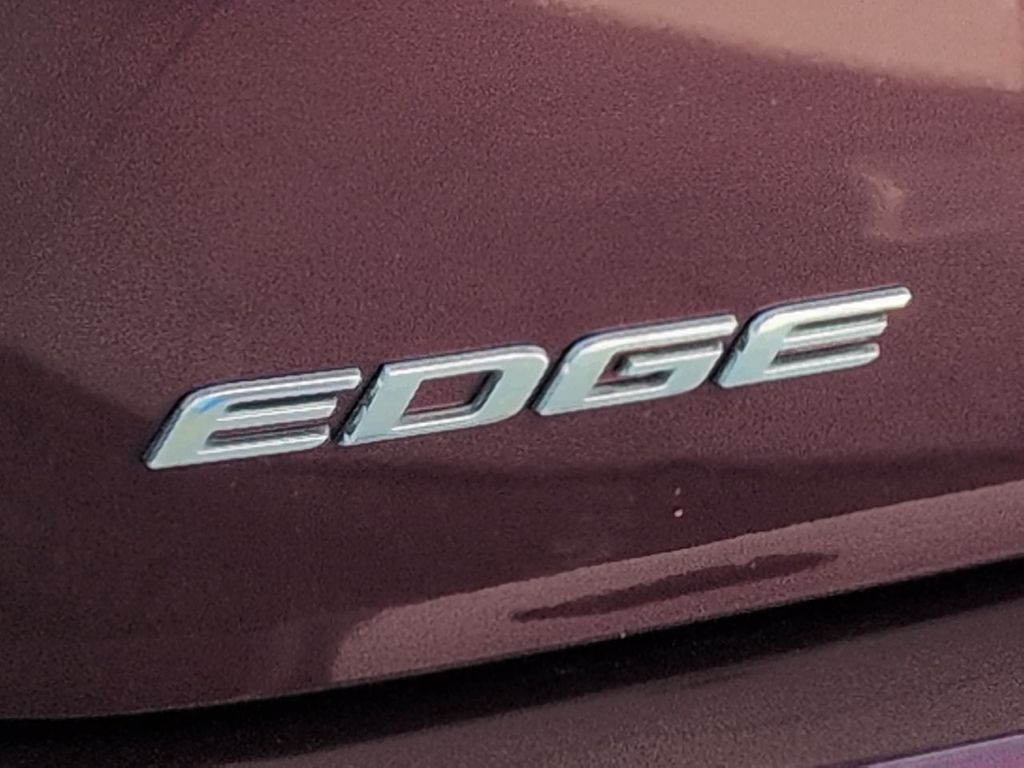 Thumbnail: 2017 Ford Edge - 25