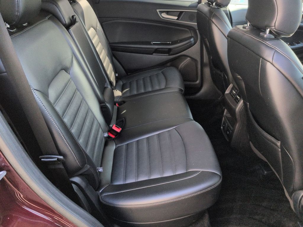 Thumbnail: 2017 Ford Edge - 28