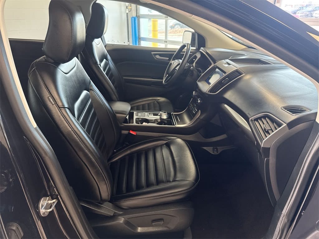 Thumbnail: 2020 Ford Edge - 12