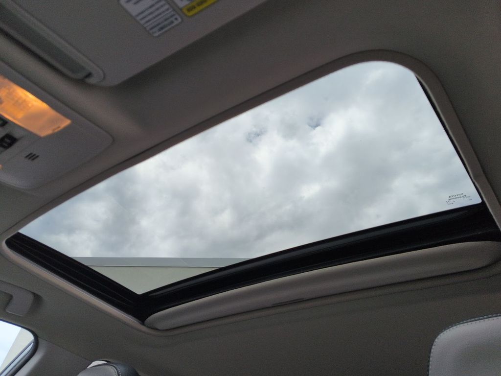 Thumbnail: 2016 Toyota RAV4 - 27