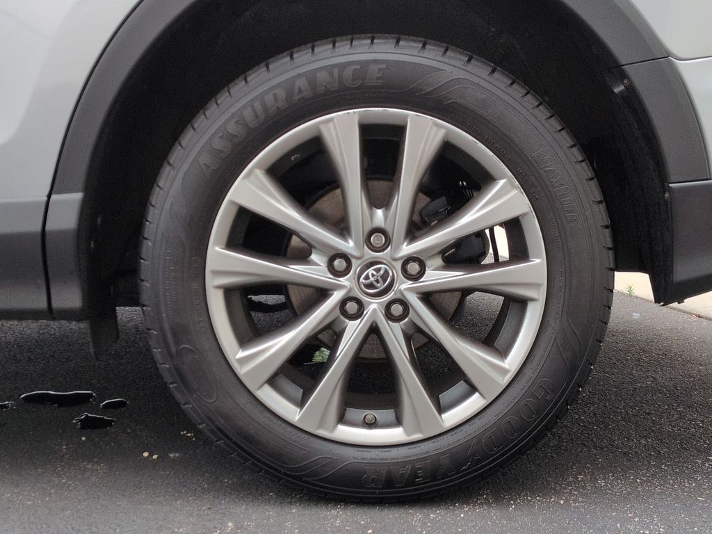 Thumbnail: 2016 Toyota RAV4 - 7