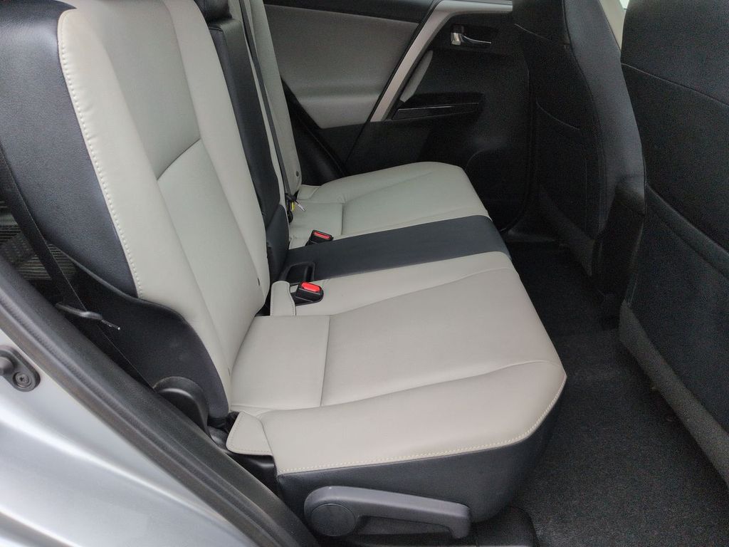 Thumbnail: 2016 Toyota RAV4 - 28