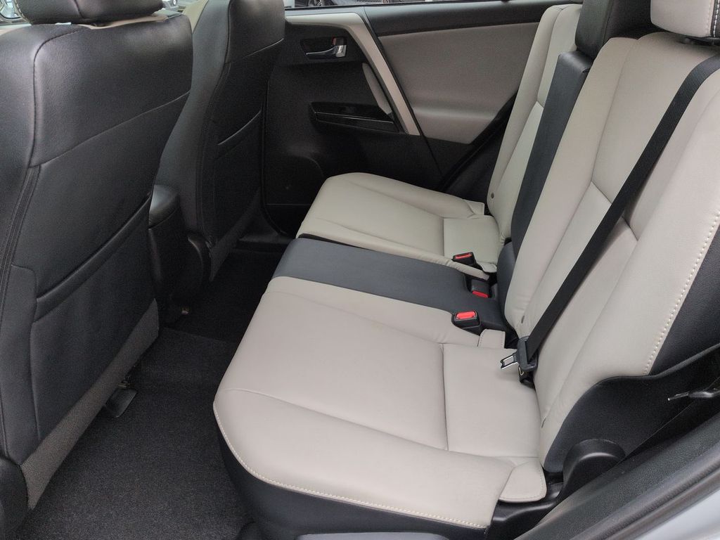 Thumbnail: 2016 Toyota RAV4 - 11