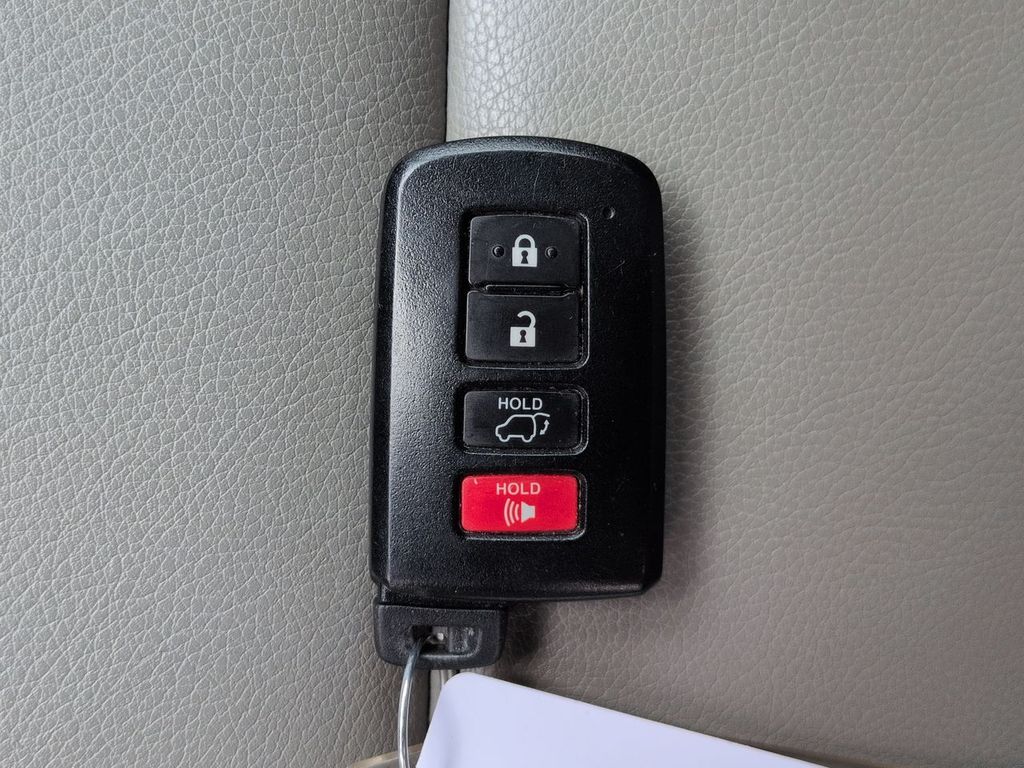 Thumbnail: 2016 Toyota RAV4 - 17