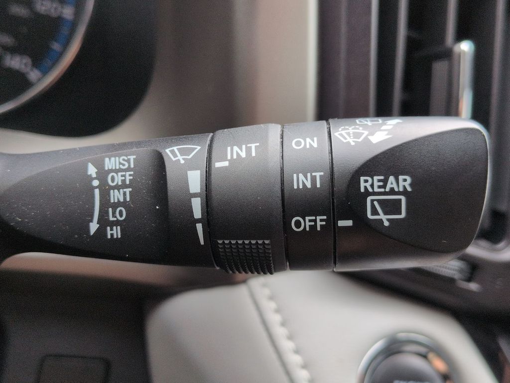 Thumbnail: 2016 Toyota RAV4 - 32