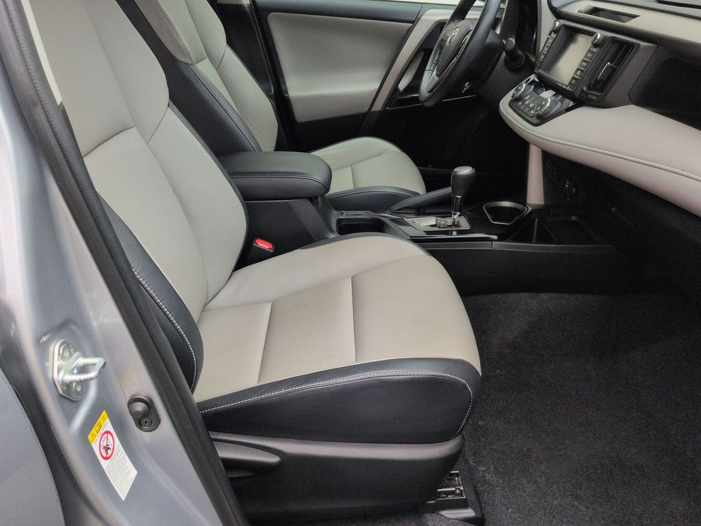 Thumbnail: 2016 Toyota RAV4 - 10