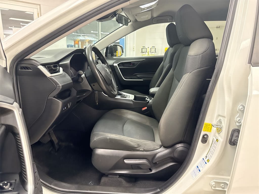 Thumbnail: 2022 Toyota RAV4 - 11