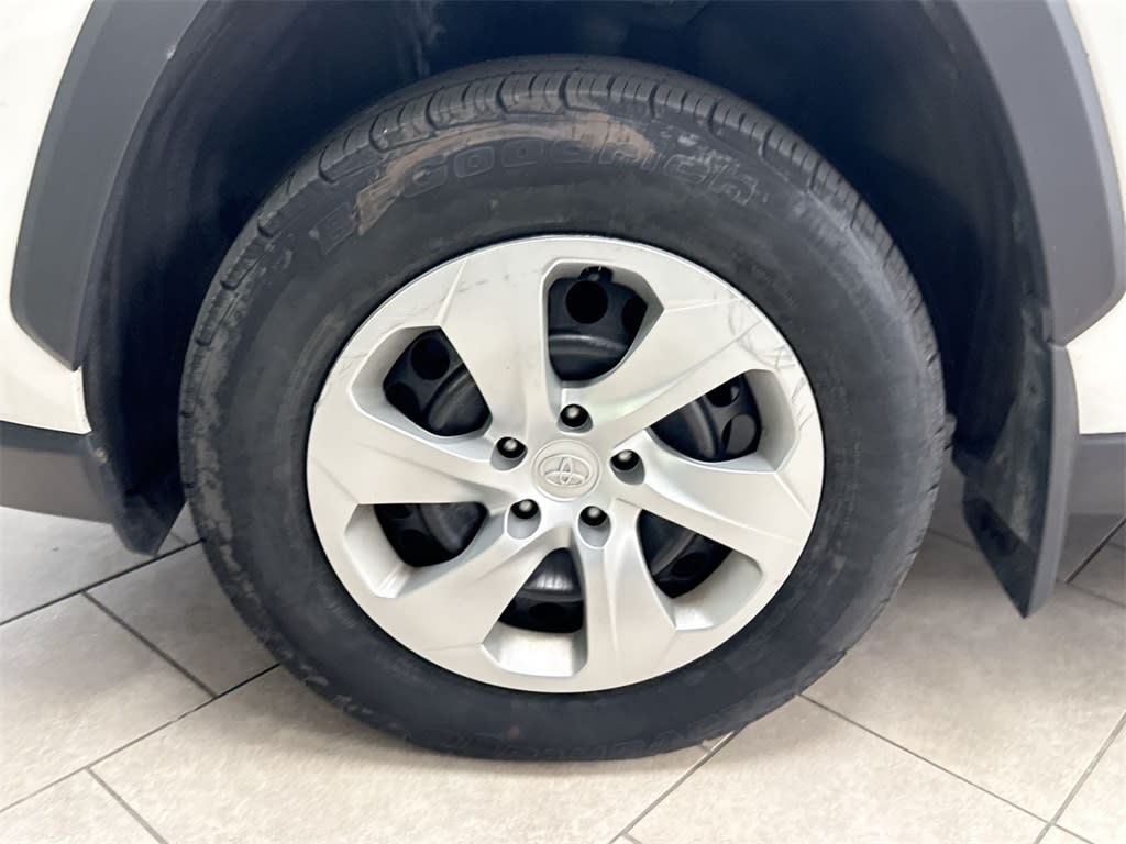 Thumbnail: 2022 Toyota RAV4 - 8