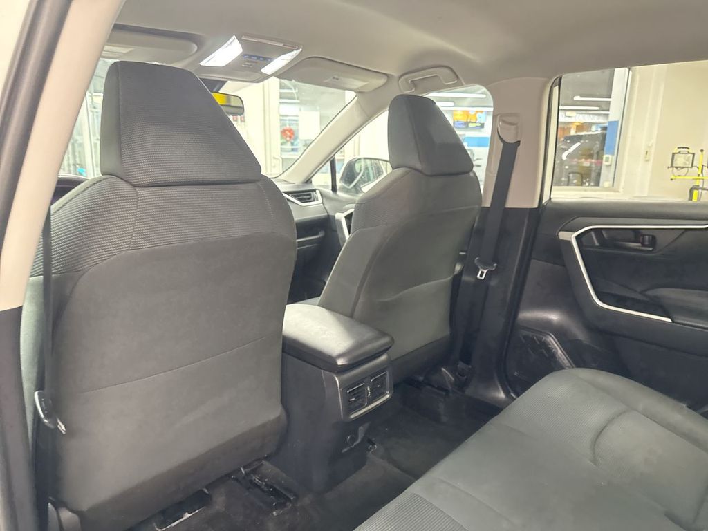 Thumbnail: 2022 Toyota RAV4 - 13