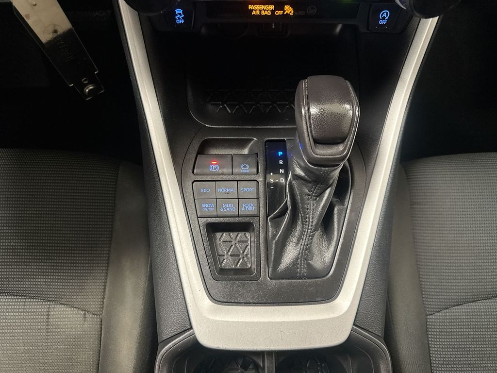 Thumbnail: 2022 Toyota RAV4 - 17