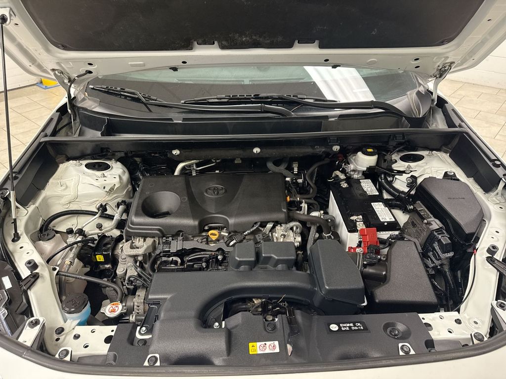 Thumbnail: 2022 Toyota RAV4 - 9