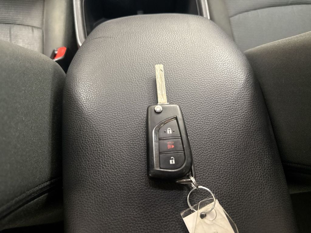 Thumbnail: 2022 Toyota RAV4 - 20