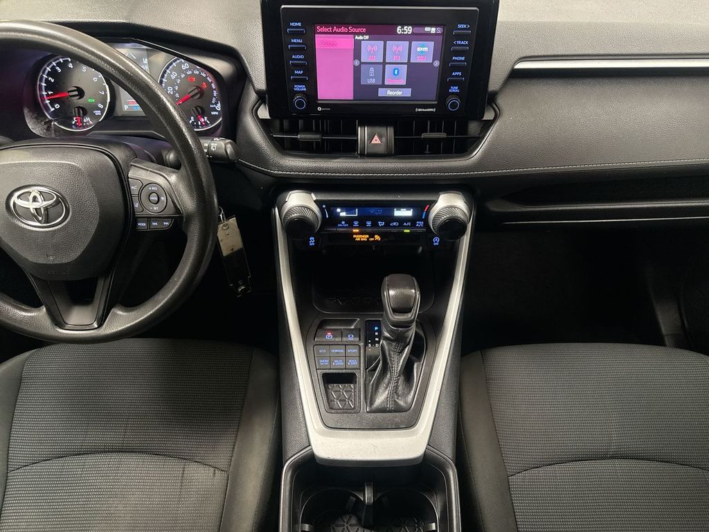 Thumbnail: 2022 Toyota RAV4 - 15