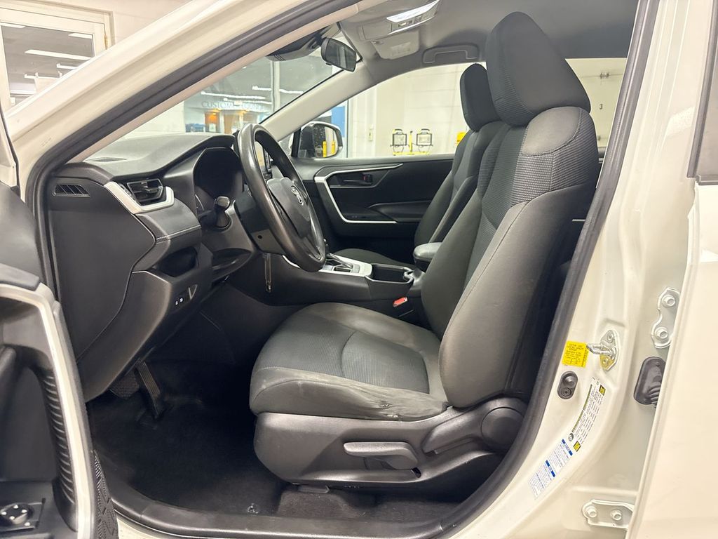 Thumbnail: 2022 Toyota RAV4 - 11