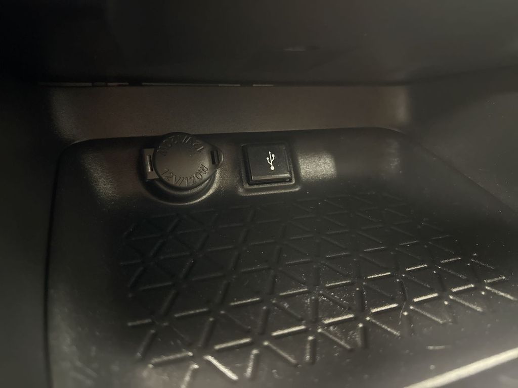 Thumbnail: 2022 Toyota RAV4 - 35