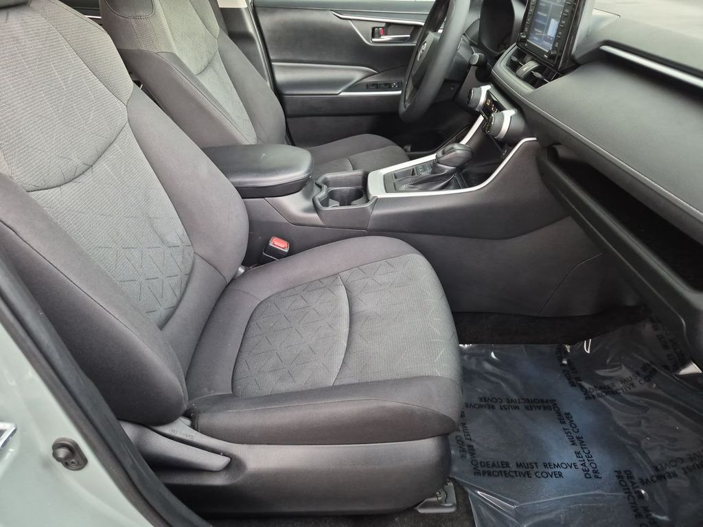 Thumbnail: 2021 Toyota RAV4 - 11